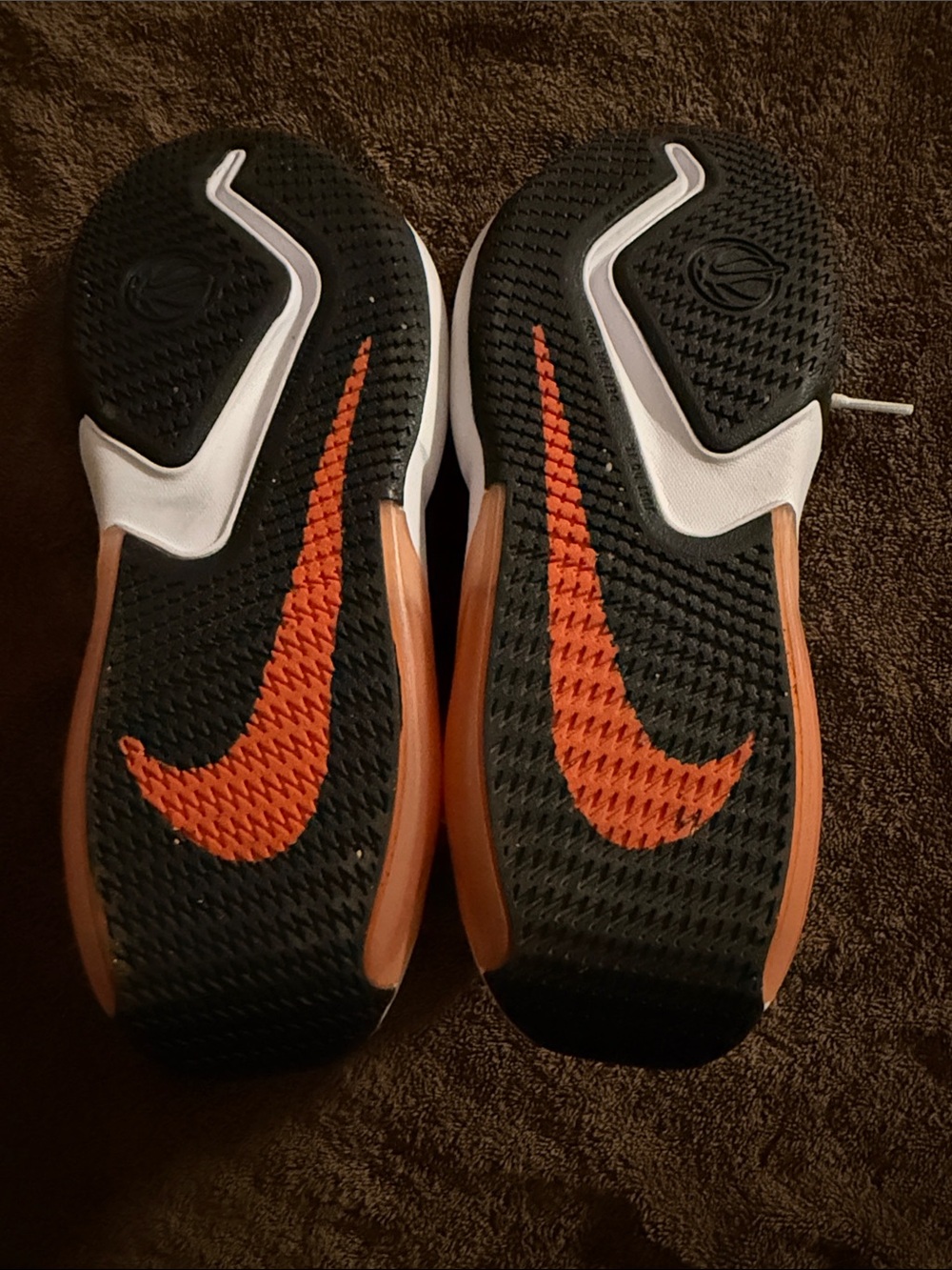 Nike Kids White & Orange Game Mode Sneakers size 5.5 Y - Picture 5 of 9